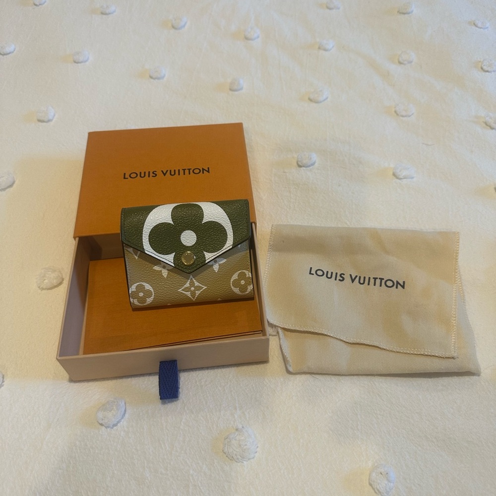 2019 monogram giant pattern, Zoe wallet
